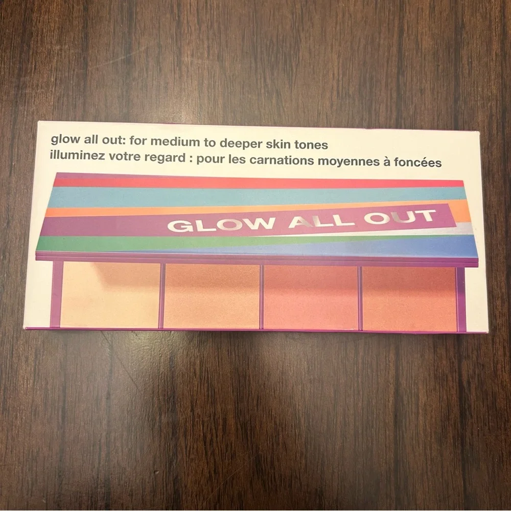 NEW Clinique “Glow all out” face pallet (medium to deeper skin tones)